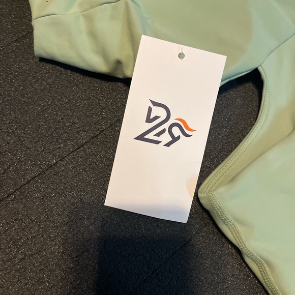 Women’s Size Large Green Cut Out Activewear Jumper - Picture 5 of 6